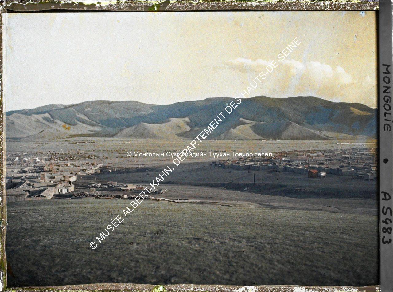 View from Tasganii ovoo. Western part of Baruun damnuurchin and Eastern part of Gandan. Musée Albert-Kahn. A5483. Photo by Stéphane Passet, July 1913